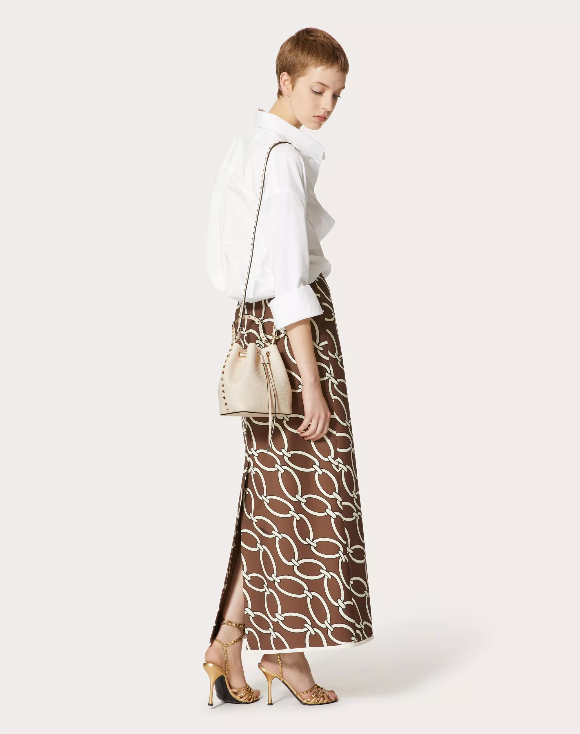 ROCKSTUD GRAINY CALFSKIN BUCKET BAG